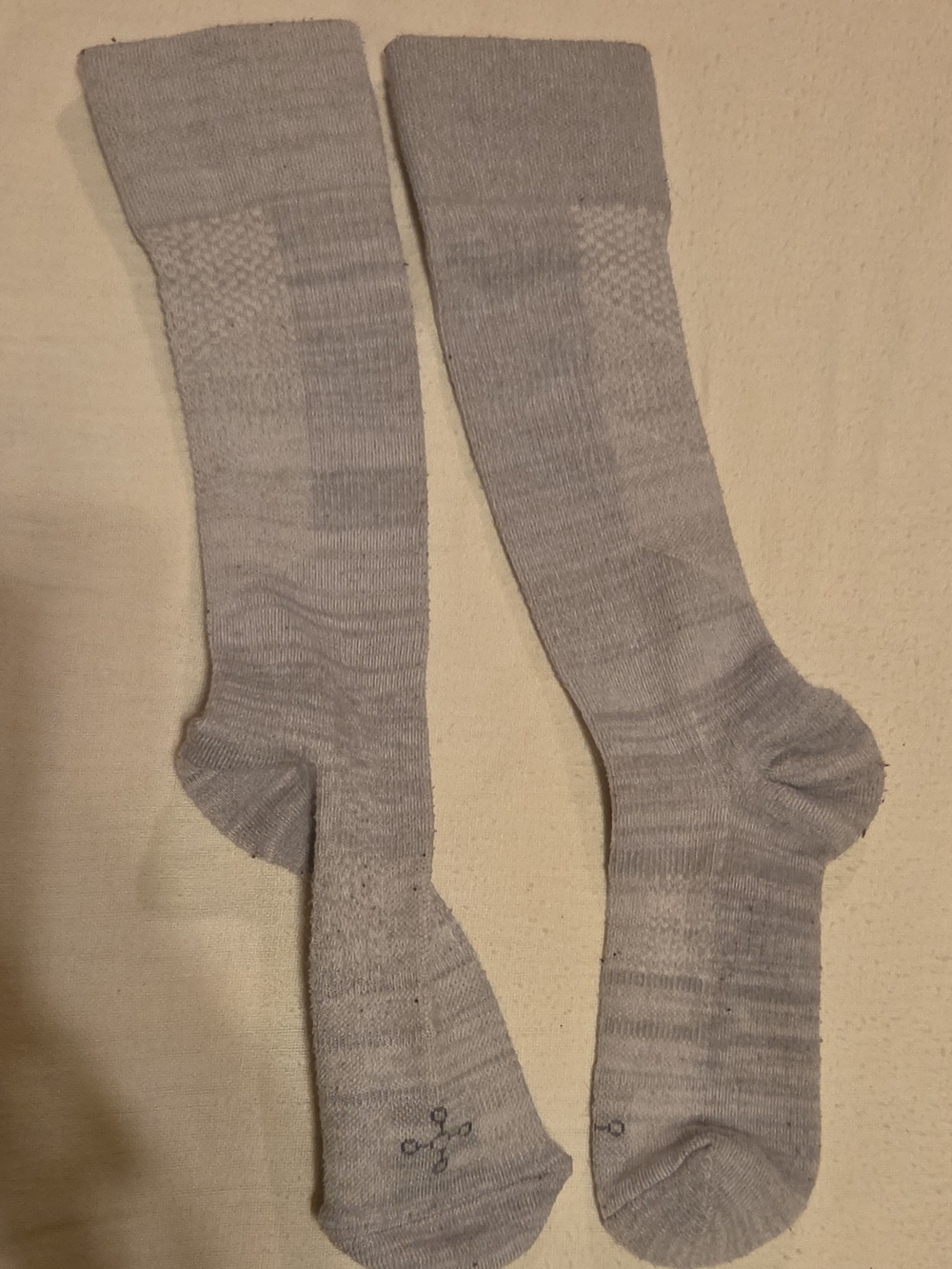 Women Gray Knee High CompressionSocks Solid Pattern Full Toe Medium Size 1 Pair